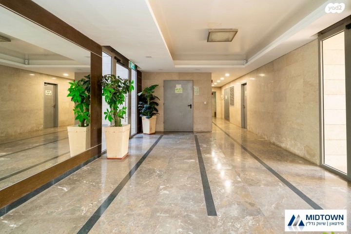 דירה, הזמר העברי, כפר סבא