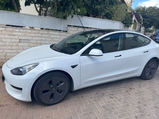 מודעת רכב טסלה מודל 3