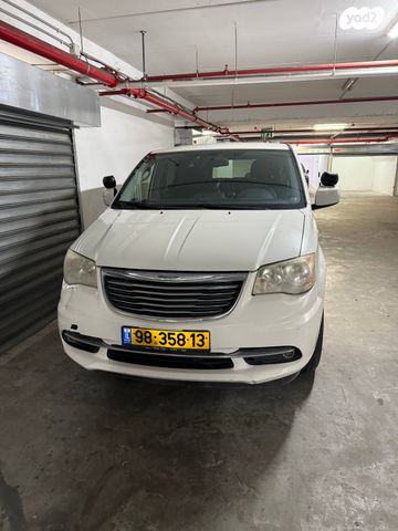 מודעת רכב קרייזלר גראנד וויאג'ר