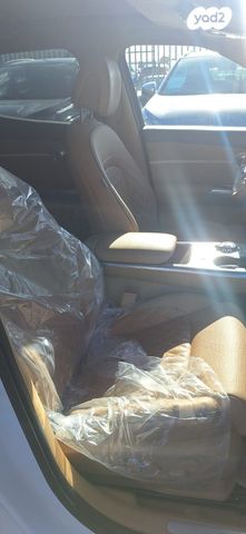 מודעת רכב ג'נסיס GV60 2