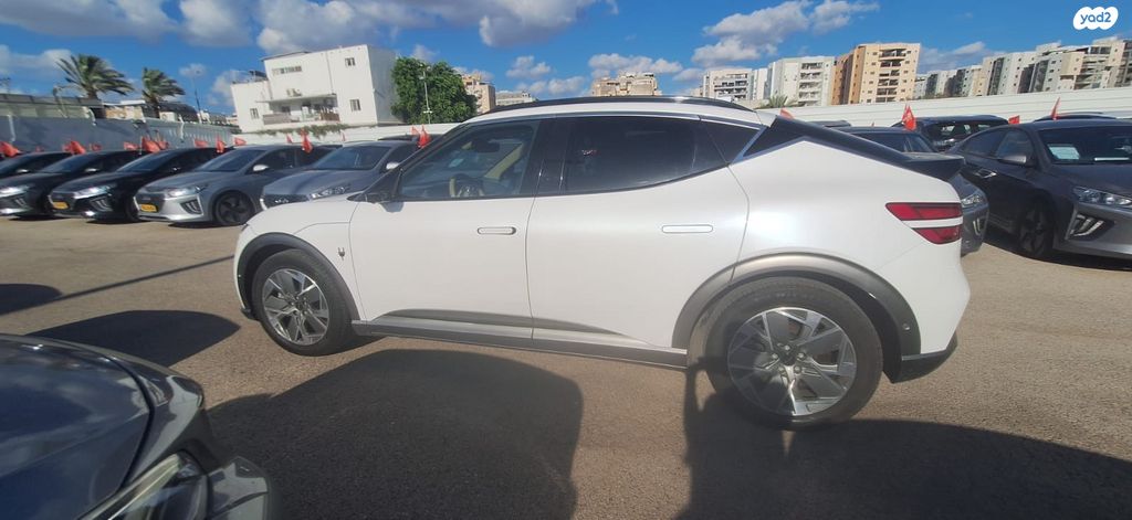 מודעת רכב ג'נסיס GV60 1