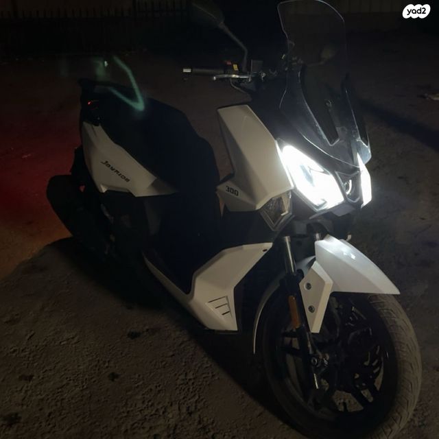 מודעת רכב סאן יאנג ג'וירייד 300 15