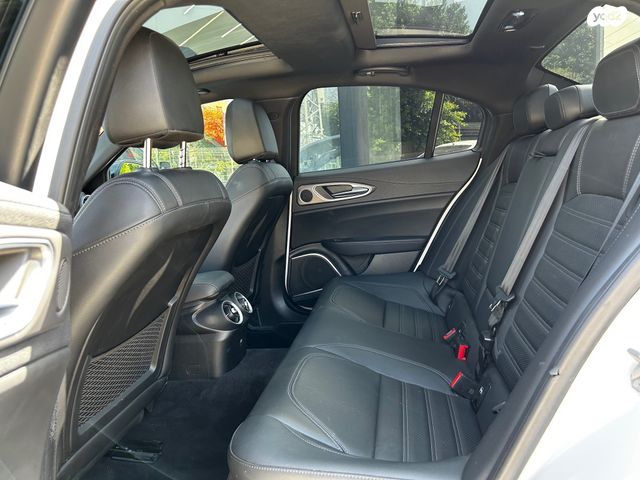 אלפא רומיאו ג'וליה