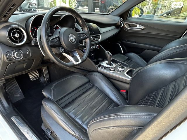 אלפא רומיאו ג'וליה