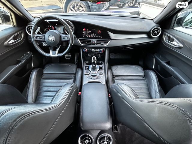 אלפא רומיאו ג'וליה