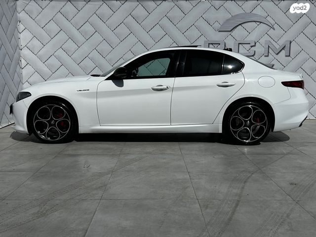 אלפא רומיאו ג'וליה