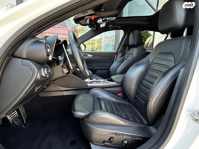 אלפא רומיאו ג'וליה