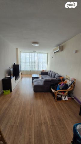 דירה, שדרות בר אילן 45, דרום מערב ותיק, בת ים