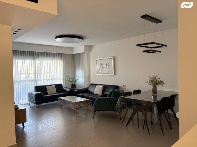 דרך העצמאות 33