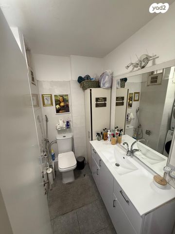 דירה, שער ציון 11, קרית שרת מערב, חולון