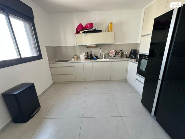 דירה, יעקב דורי, נאות שמיר, רמלה