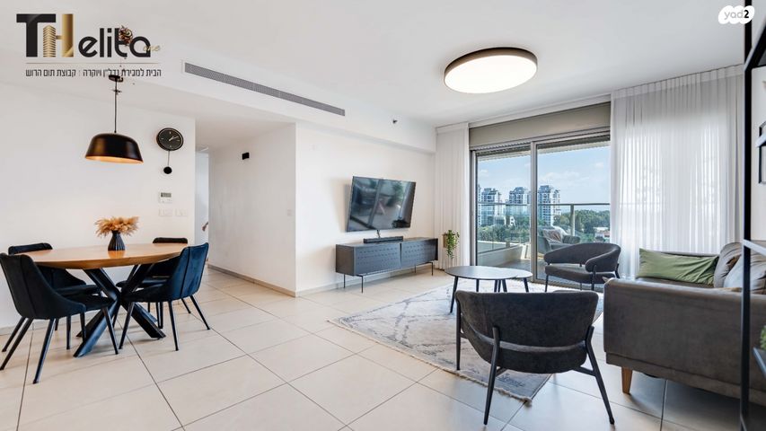 דירה, רב אלוף דן שומרון, קרית קריניצי, רמת גן