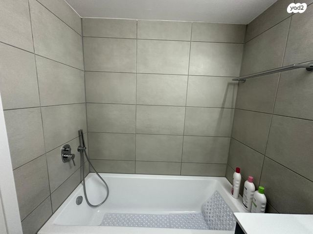 דירה, יעקב דורי, נאות שמיר, רמלה