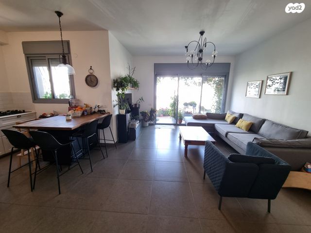 דירה, ישורון, הוד השרון