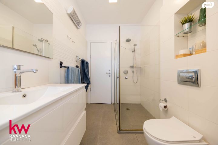 דירה, הכלנית, 2004, רעננה