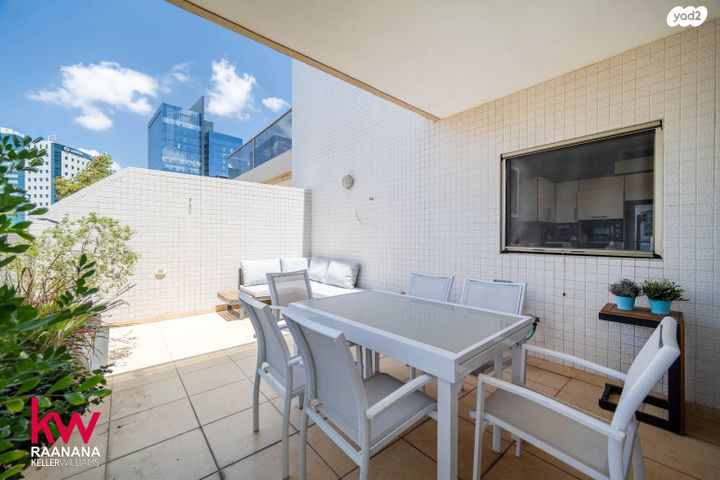 דירה, הכלנית, 2004, רעננה