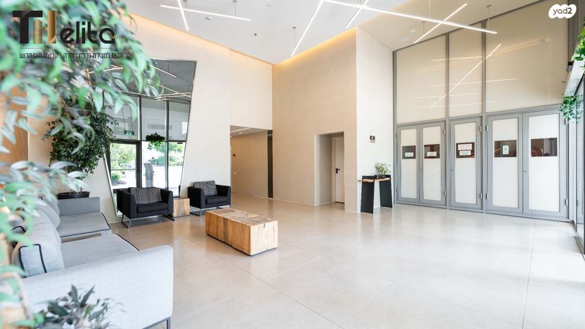 דירה, רב אלוף דן שומרון, קרית קריניצי, רמת גן