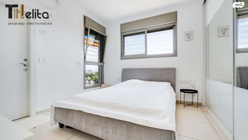 דירה, רב אלוף דן שומרון, קרית קריניצי, רמת גן