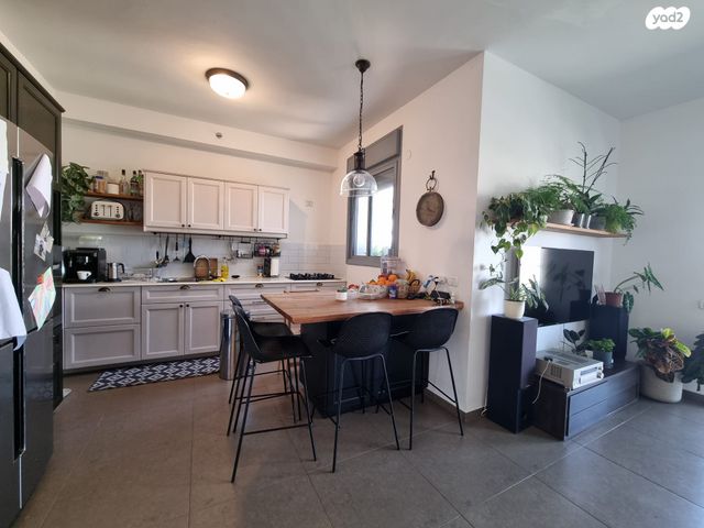 דירה, ישורון, הוד השרון