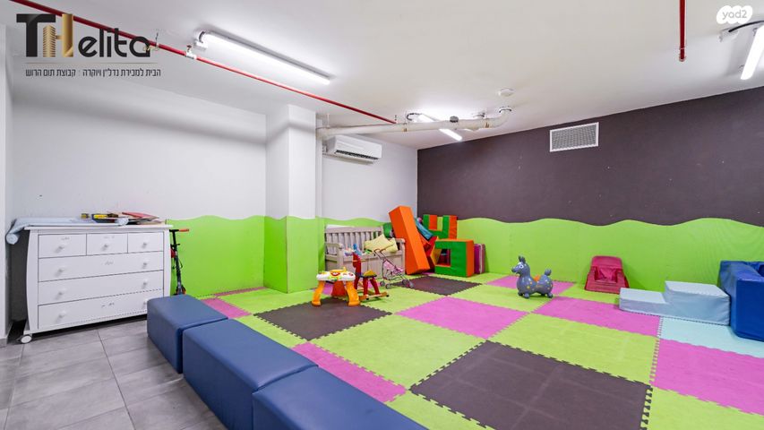 דירה, רב אלוף דן שומרון, קרית קריניצי, רמת גן