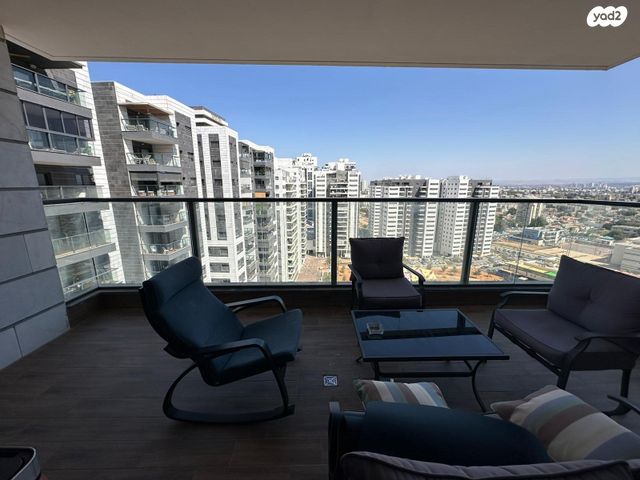 דירה, יעקב דורי, נאות שמיר, רמלה