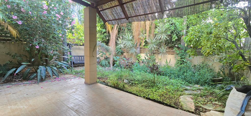 דו משפחתי, אורנית