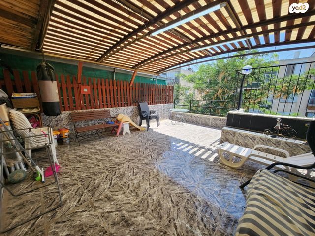 גג/ פנטהאוז, הפורצים, תל גיבורים, חולון