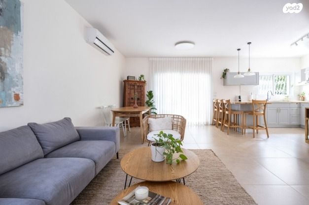 דו משפחתי, צור יגאל, כוכב יאיר / צור יגאל