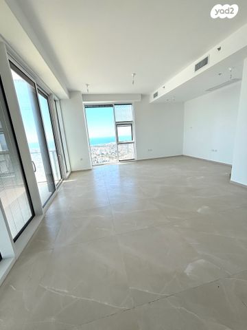 גג/ פנטהאוז, גבעתיים