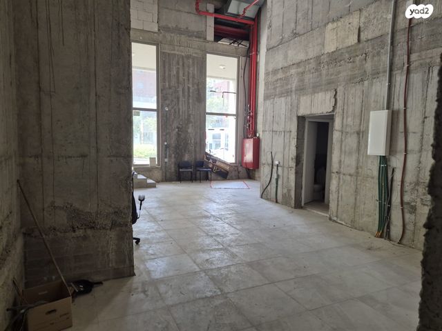 חנויות/ שטח מסחרי, דרך ארץ, אבני חן, חריש