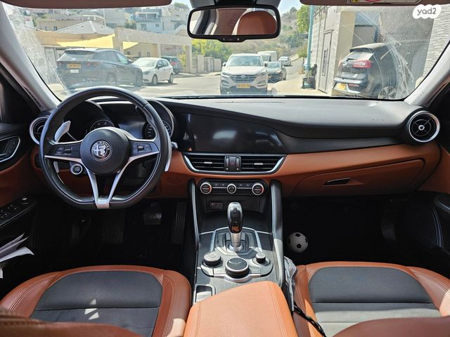 אלפא רומיאו ג'וליה