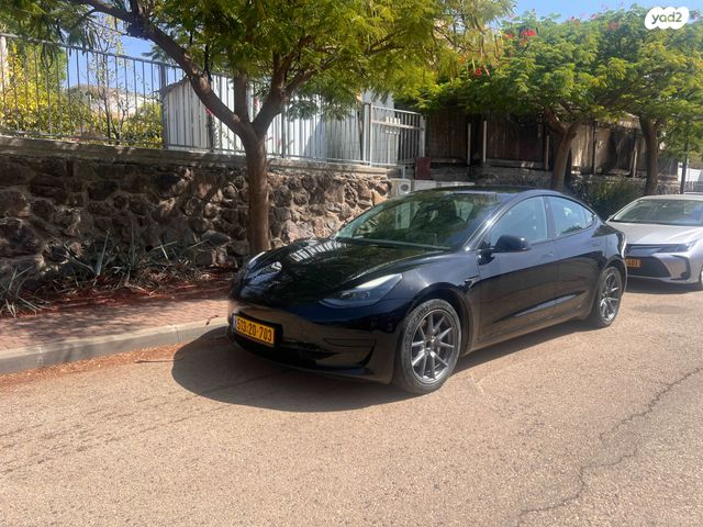מודעת רכב טסלה מודל 3
