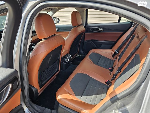 אלפא רומיאו ג'וליה