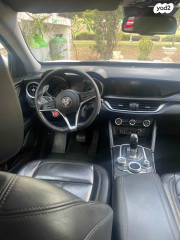 אלפא רומיאו סטלביו