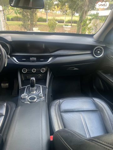 אלפא רומיאו סטלביו