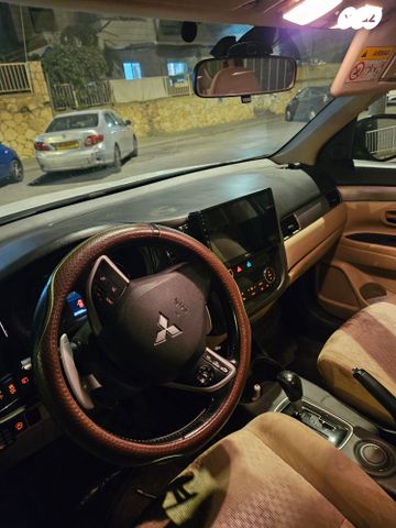 מיצובישי אאוטלנדר