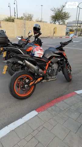 KTM Naked Duke 890R