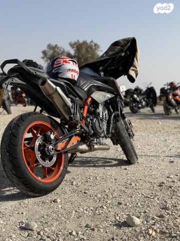 KTM Naked Duke 890R