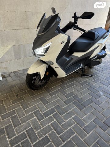 מודעת רכב סאן יאנג ג'וי-מקס Z-300