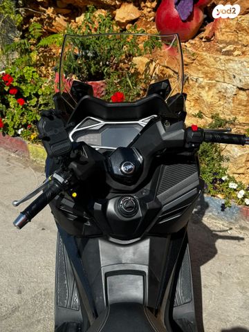 סאן יאנג קרוזים 300