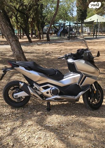 הונדה פורזה 750