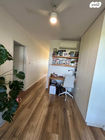 גג/ פנטהאוז, דם המכבים 13, הפרחים, מודיעין מכבים רעות