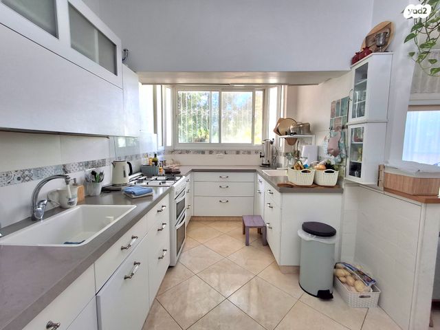 דירת גן, משה רחמילביץ' 82, פסגת זאב, ירושלים