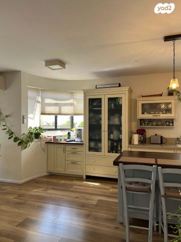 דם המכבים 13