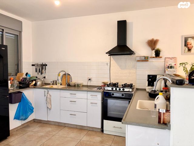 דירת גן, כלי שיר 56, נווה מנחם, קרני שומרון