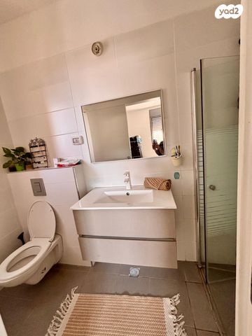 דירת גן, כלי שיר 56, נווה מנחם, קרני שומרון