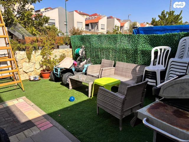 דירת גן, כלי שיר 56, נווה מנחם, קרני שומרון