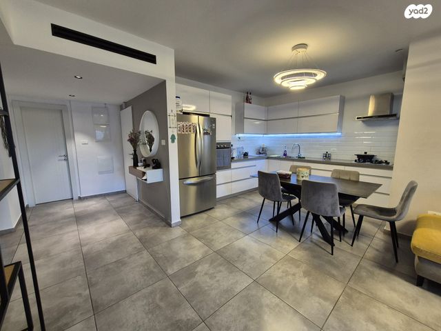 דירת גן, הצלף 8, צמח השדה, מעלה אדומים