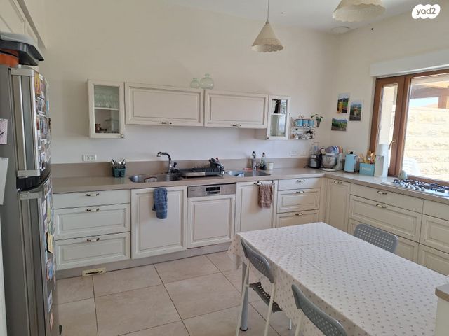 דו משפחתי, נחושה