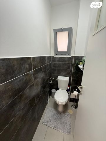 דירה, עוזי חיטמן, משכנות האומנים, קרית מוצקין